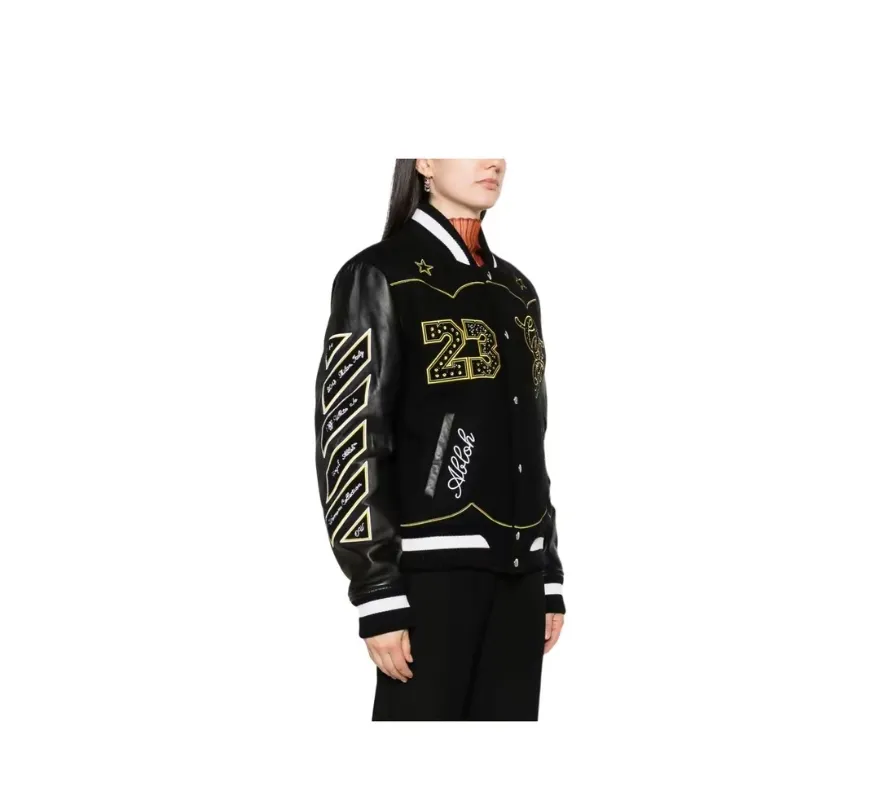 ♻️💯Reference model picture for the upper body❤️Top tested version off white Heavy embroidery patchwork leather high temperature hot crystal diamond baseball uniform male and female couple star same style (⚠ Original button molding and customization, patch embroidery and color matching) Original packaging and original label🔍 Full set of accessories customized, packaging elevators are purchased from the original factory, all hardware parts are molded and customized, and the fabric color components are restored one to one The fabric is made of 65% wool, 15% natural silk, 10% spandex and 10% velvet, mixed and custom-woven. The total weight is more than 900 grams! And the most important thing is its color fastness, it will never fade! -The embroidery uses an imported towel embroidery machine. Each pattern is first embroidered on the fabric, and then engraved with an infrared laser, and then fixed with a sewing machine. The whole garment is labeled in many places, one is flat embroidered, and the large pattern on the back is directly embroidered on it. This dress has 4 different embroidery techniques⚠ -The sleeves are all made of two-layer pebbled fabric, which is processed, shaped, colored, washed, and the texture retains the original grain structure! Thick, plump and round! -The processing technology is extremely complex, the cutting pieces are neatly aligned, and the entire garment has precise wiring density. Gender-neutral style. Loose fit, self-conscious quality control, details determine success or failure. Color: Black Size: S M L XL P: 680